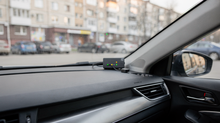GPS-трекеры для автомобиля: как работают и что реально дают